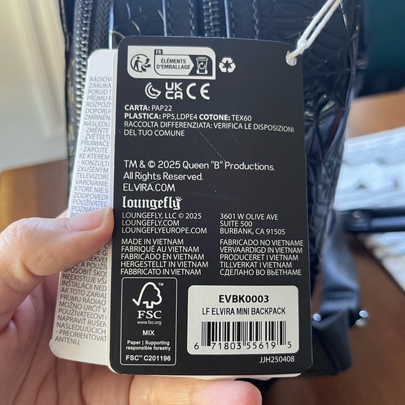 NWT! Loungefly “Elvira, Mistress of The Dark” Cosplay Light-up Mini Backpack - Picture 6 of 11